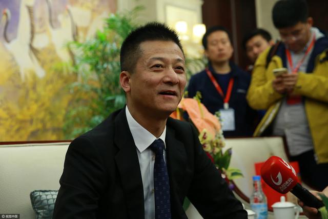 目的地和她现在走的路刚好相反，黎漾找到能掉头的地方，转动方向盘，掉了个头赶往花之林·花之林在郊区，位置很偏僻，黎漾曾经去过一次，但是只能记住个大概方向。